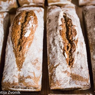 Kako spečemo pirin kruh s kislim testom